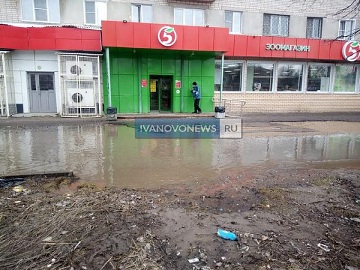 Власти назвали причину большого провала дороги в Московском микрорайоне